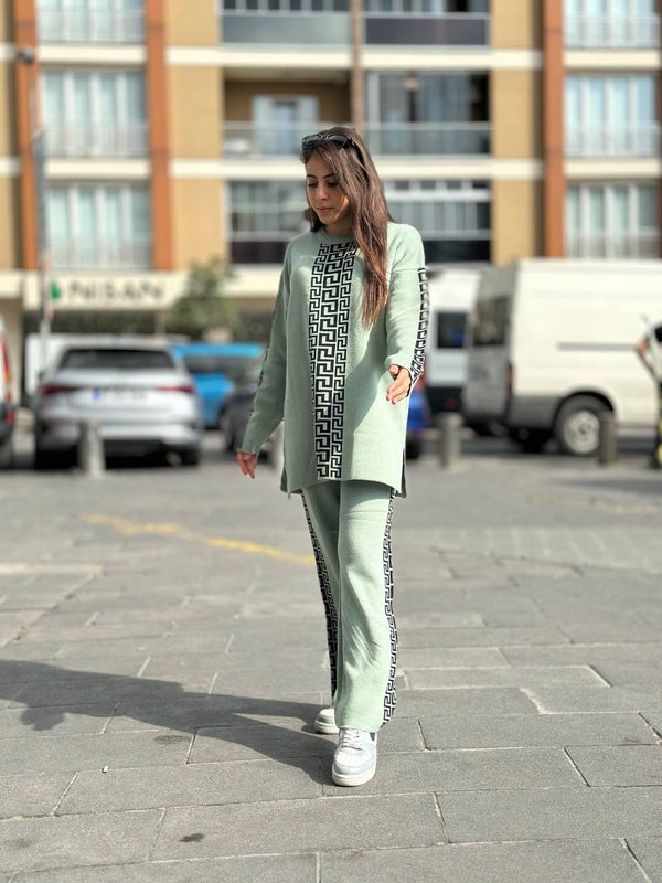 Color Drop-Shoulder Puzzle Printed Sweat Style 2-Pcs Winter Tracksuit